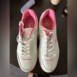 women’s tennis shoes